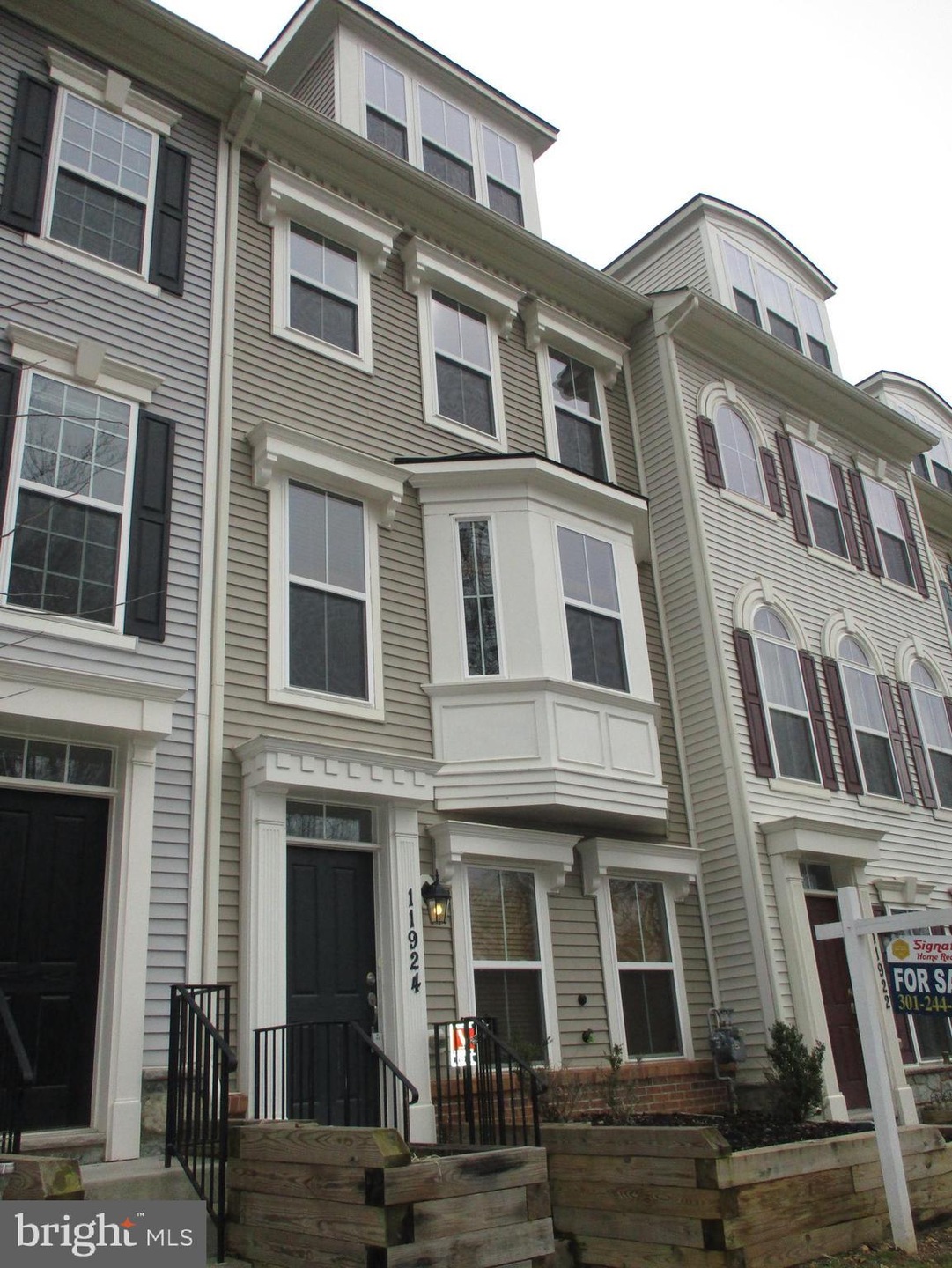 11924 Weybridge Ln, Germantown, MD 20876 - photo 1