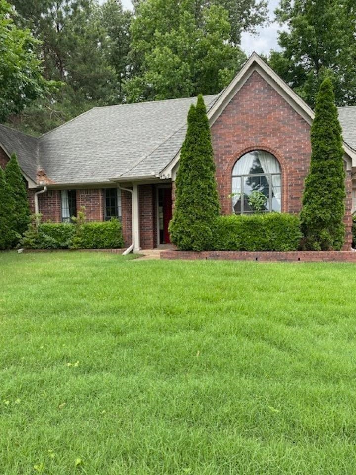 Great 3 BR (separate) 2 BA all on one floor w/ expandable upstairs.  Conveniently located in Bartlett!  Tile floors w/LVP in 2021. Luxury primary bath, formal dining, 2016 roof, 2016 AC, H2O 2024, DW2024, French drain 2025. 17-acre park very close VA