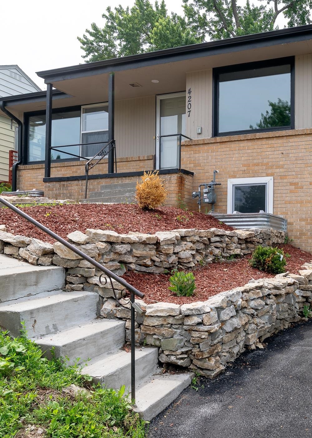 4207 Camden Ave, Omaha, NE 68111 - photo 1