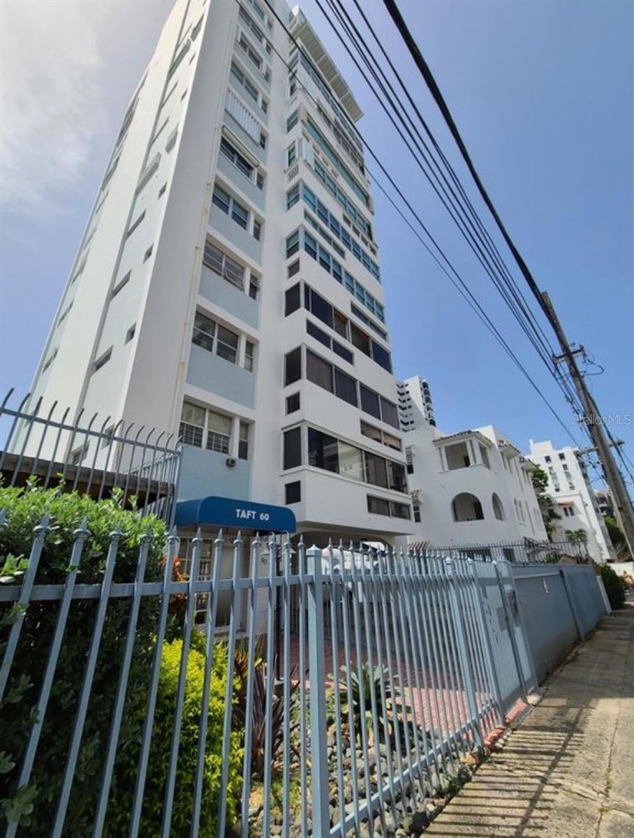 60 Taft unit 4, San Juan, PR 00911 - photo 1