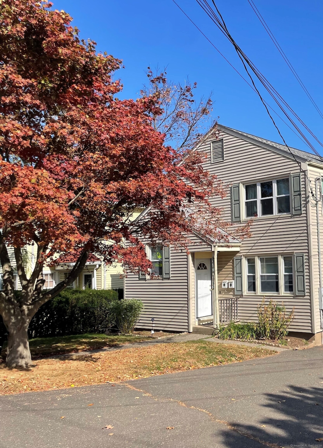 352 Quaker Ln S, West Hartford, CT 06119 - photo 1