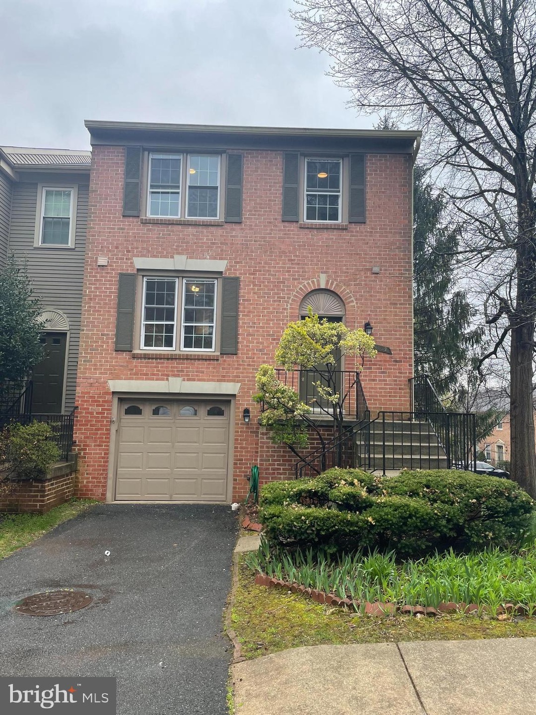 6832 Earthstar Ct, Springfield, VA 22152 - photo 1