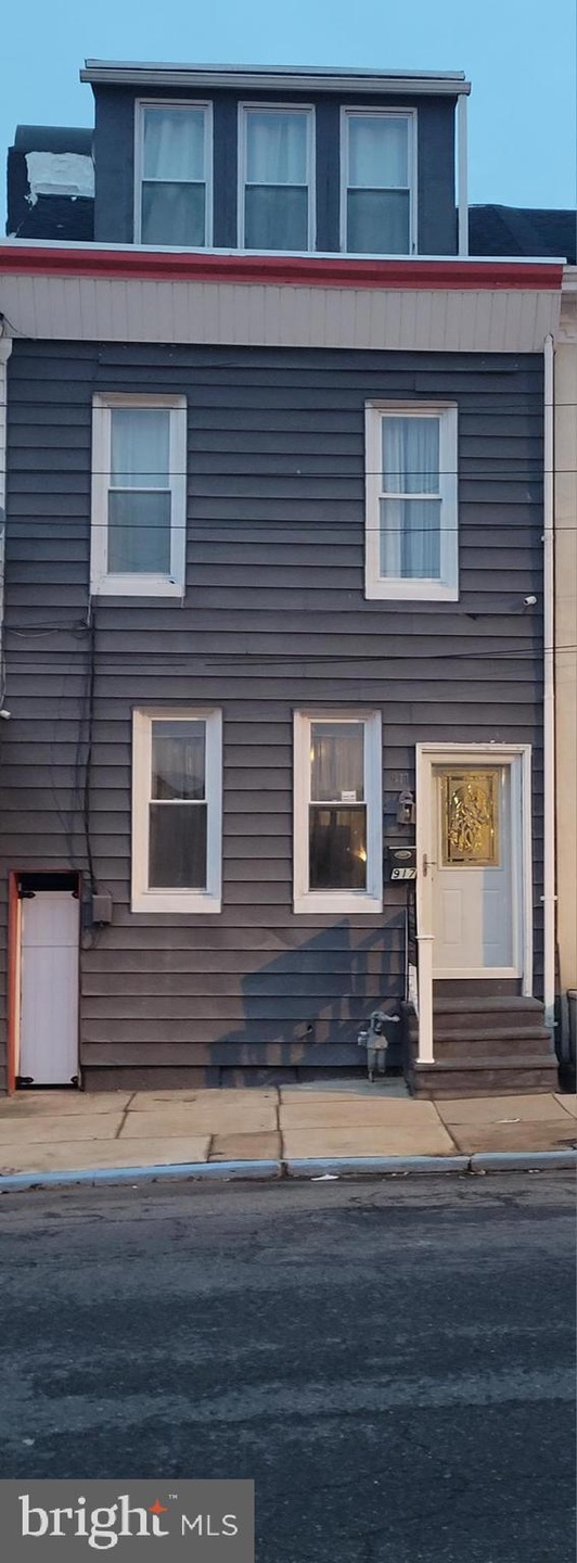 917 Greenwich St, Reading, PA 19604 - photo 1