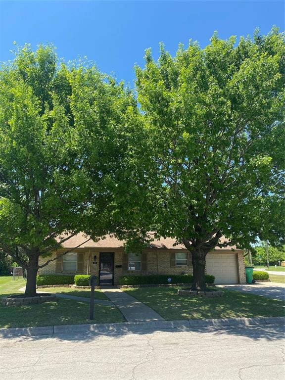 1301 Rebecca Dr, Gainesville, TX 76240 - photo 1
