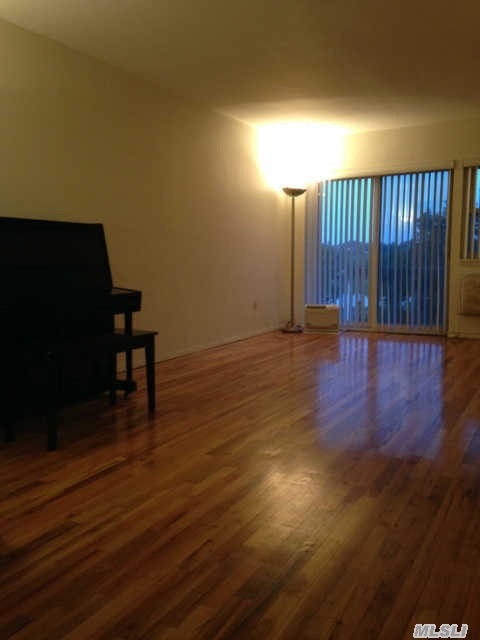 43-19 223rd St unit 2nd Fl, Flushing, NY 11361 - photo 1