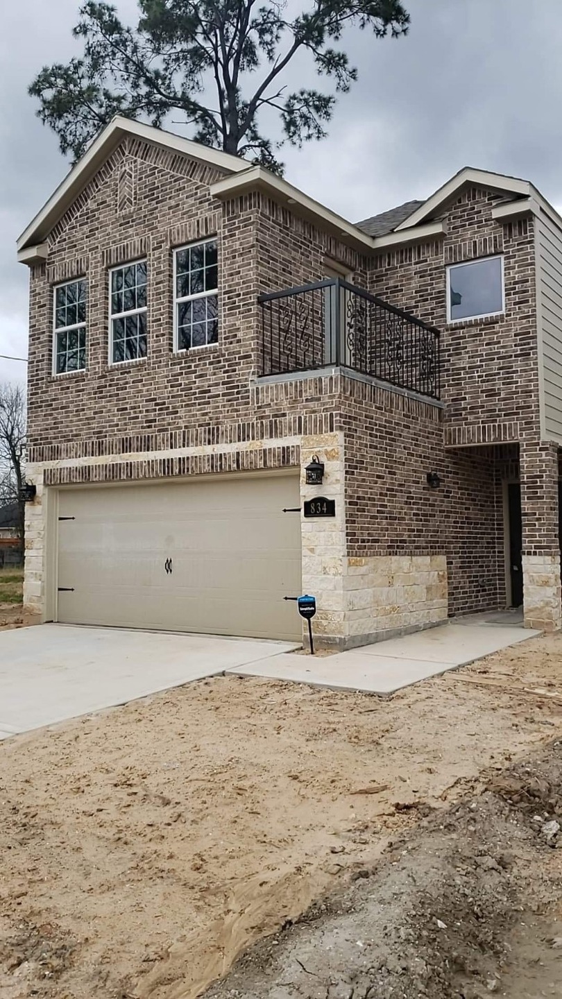 834 Enterprise St, Houston, TX 77088 - photo 1