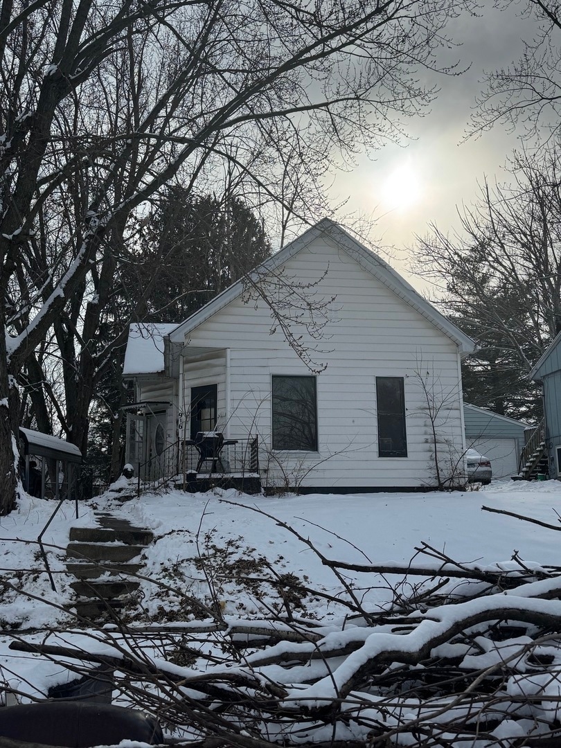 916 W Front St, Bloomington, IL 61701 - photo 1
