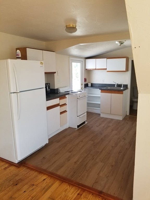 547 Bay St unit 3, Taunton, MA 02780 - photo 1