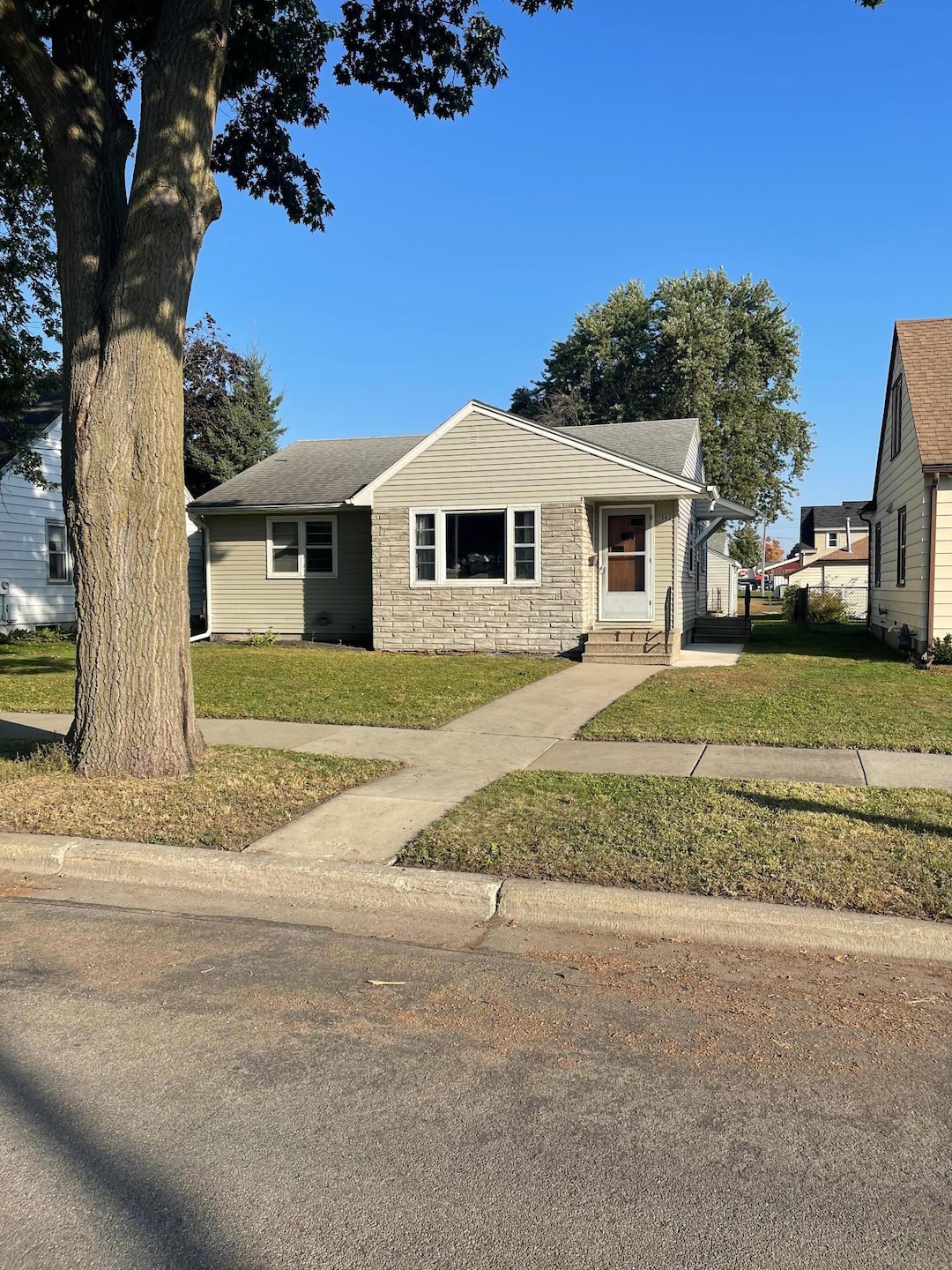 1202 2nd Ave SW, Austin, MN 55912 - photo 1