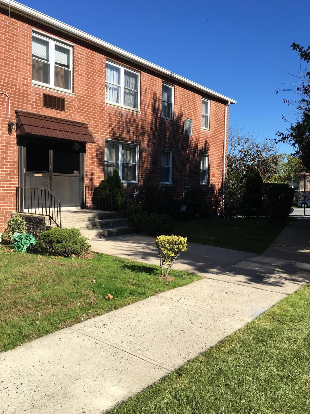 890 Armstrong Ave unit 1-4, Staten Island, NY 10308 - photo 1