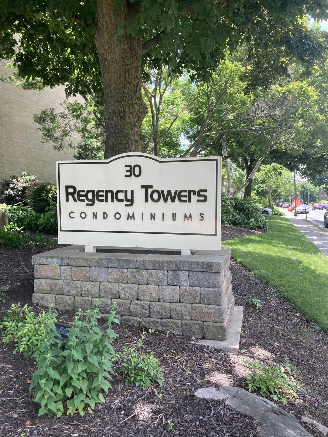 Regency Towers unit 4L, Hartford, CT 06105 - photo 1