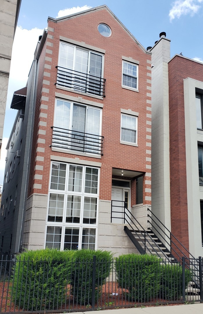 2554 W Walton St unit 3, Chicago, IL 60622 - photo 1