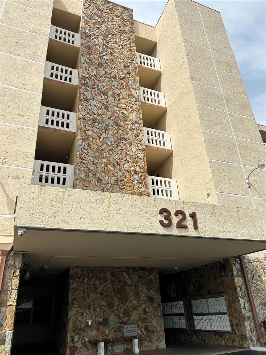 321 SE 3rd St Unit 204  