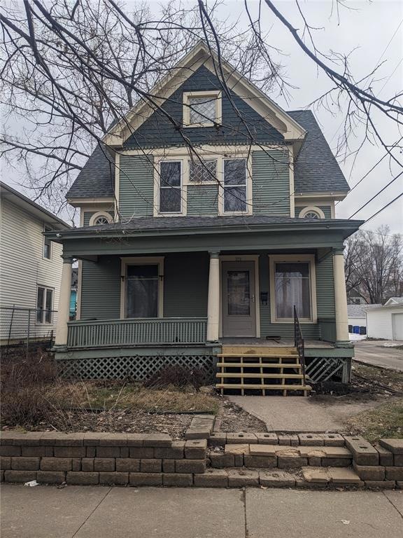 370 16th St SE Front