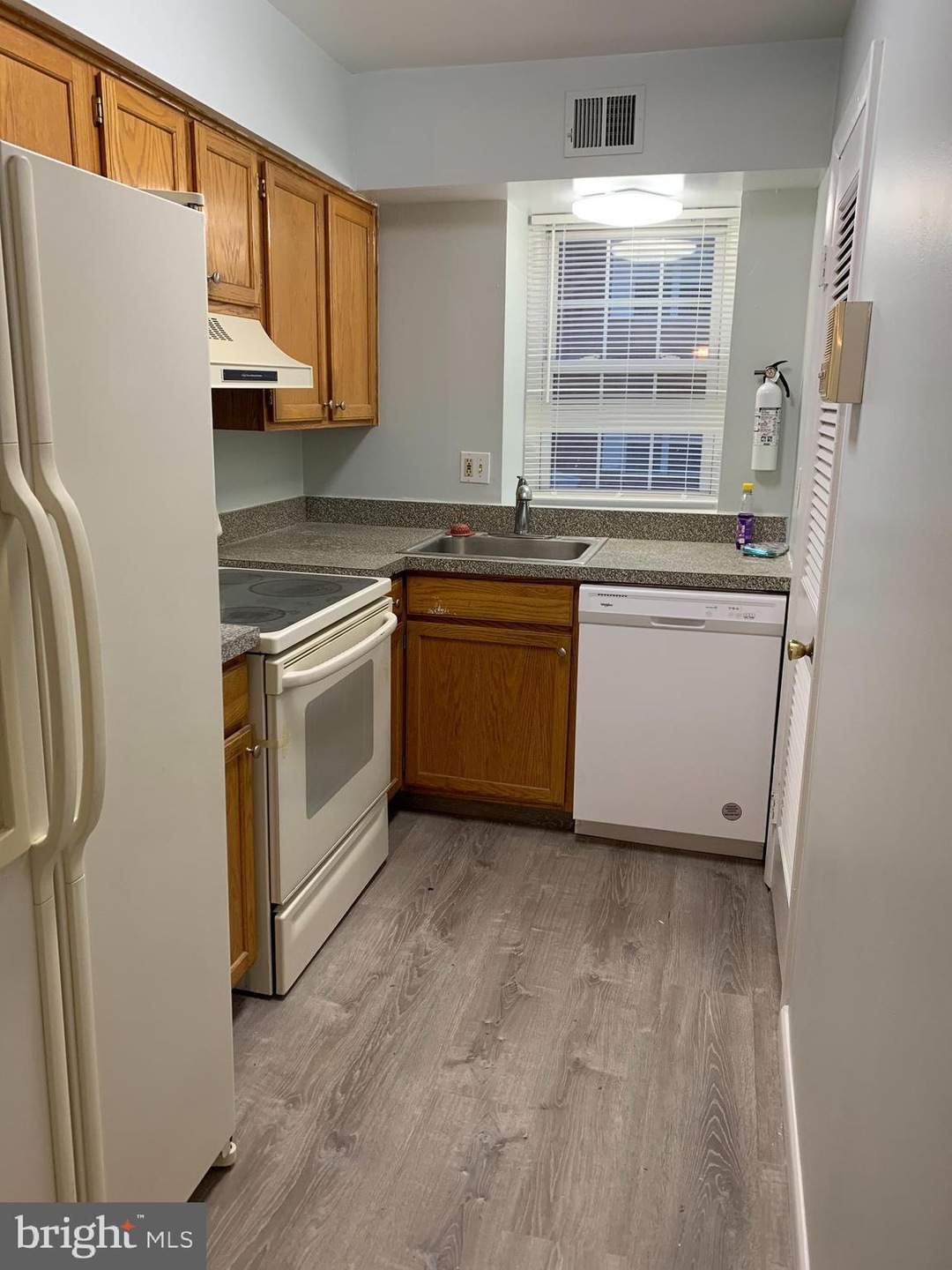 824 South Ave unit P7, Secane, PA 19018 - photo 1