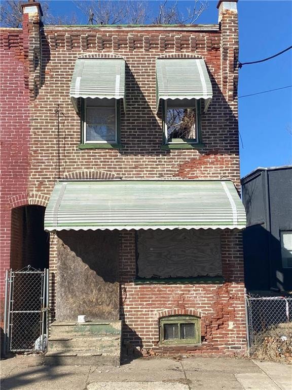 402 W 5th St, Chester, PA 19013 - photo 1