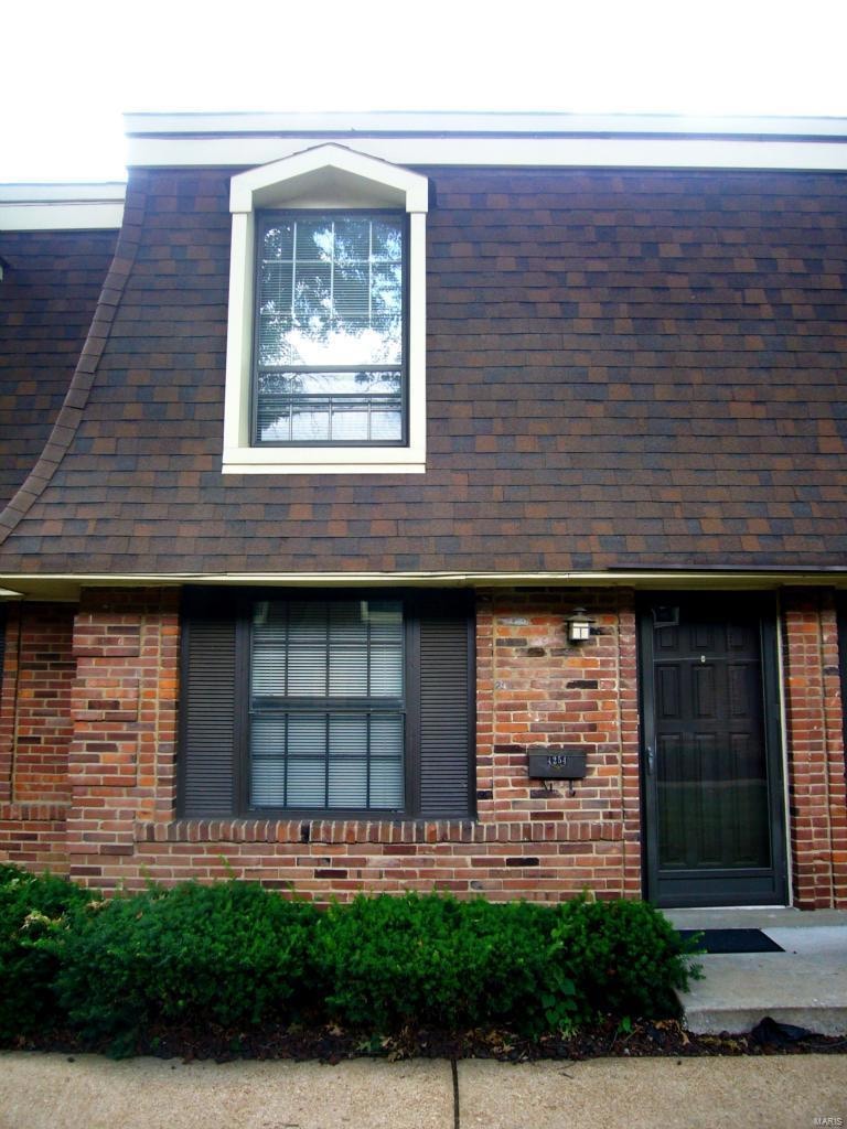 The condo is located in a quiet area with parking 