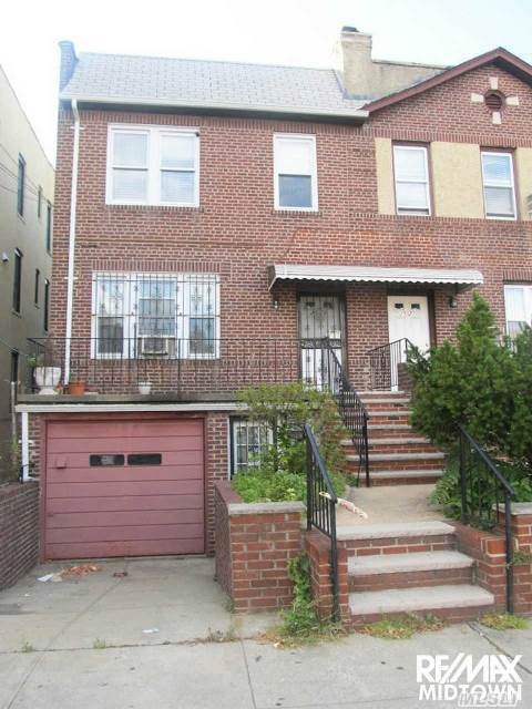 2574 44th St unit 2, Astoria, NY 11103 - photo 1