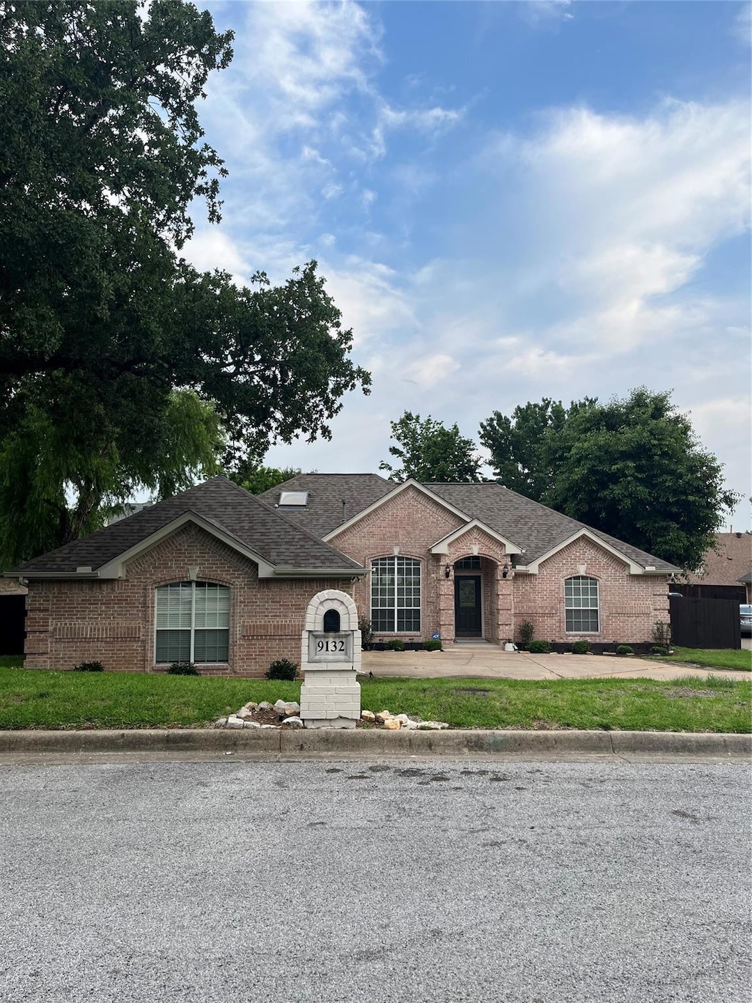 9132 High Oaks Dr, North Richland Hills, TX 76182 - photo 1