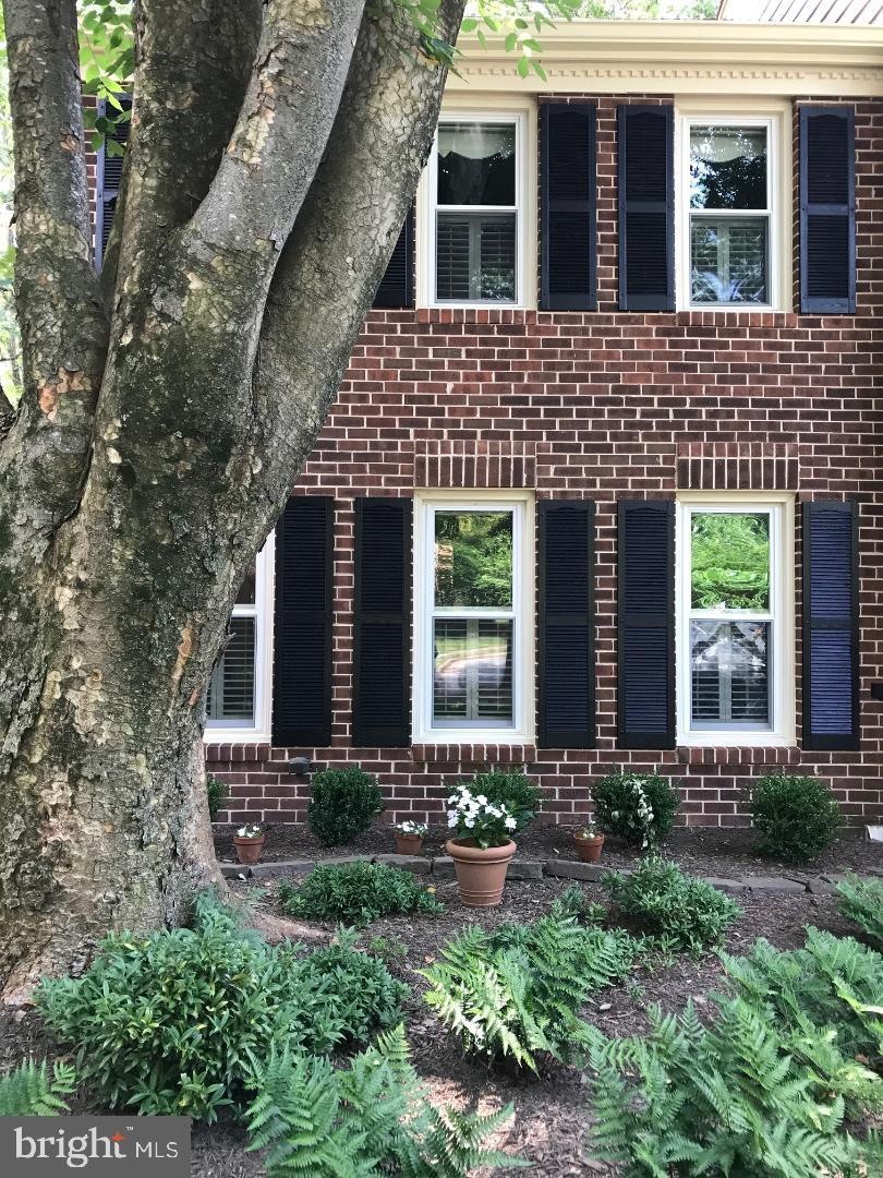 11506 Pine Cone Ct, Reston, VA 20191 - photo 1