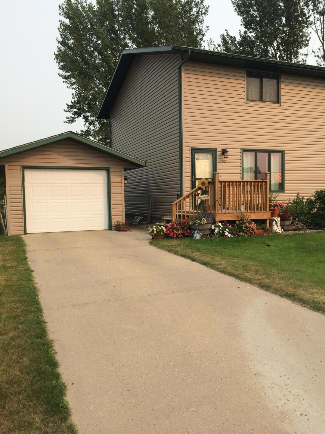 Front of Home 2<|><|>