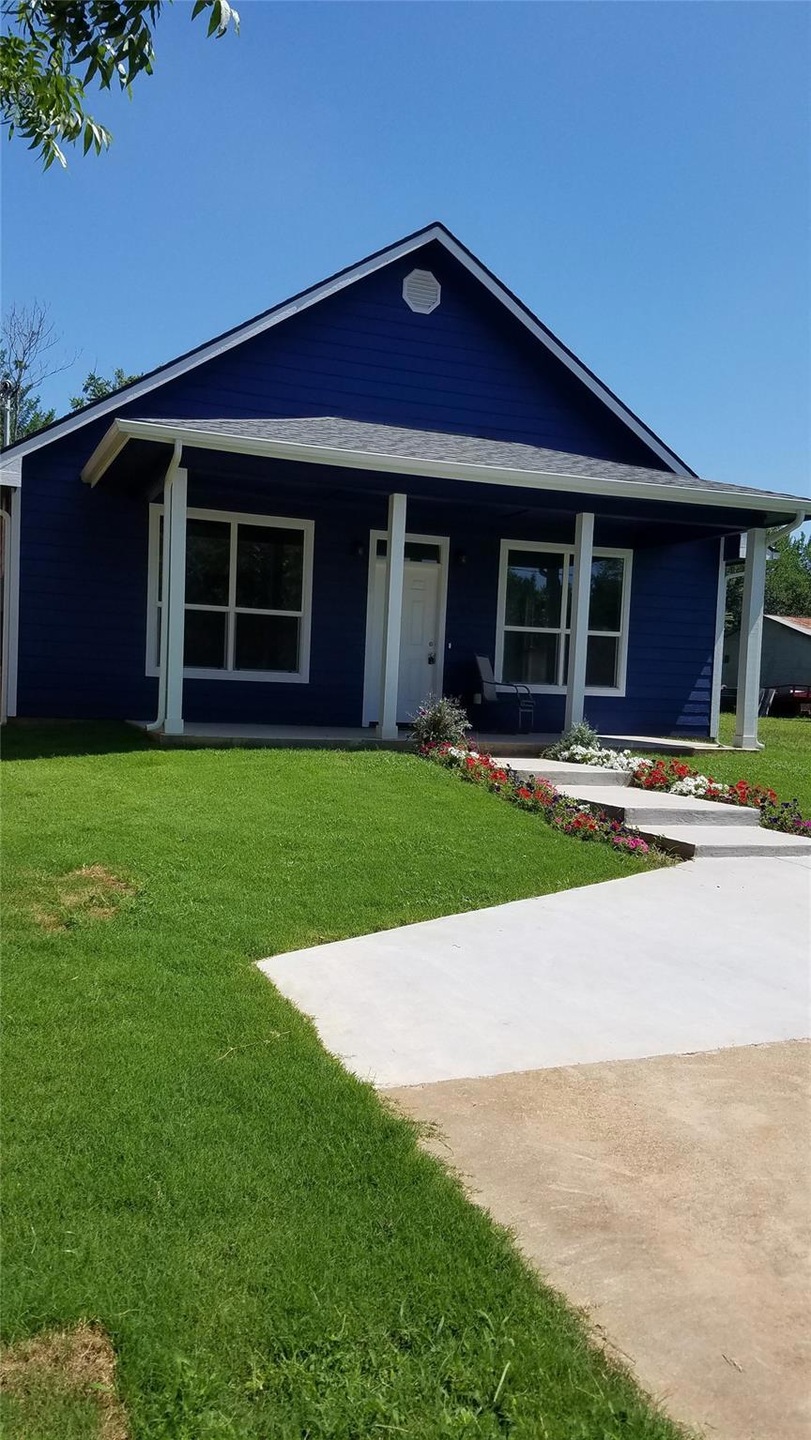 1047 Dubois St, Denison, TX 75020 - photo 1