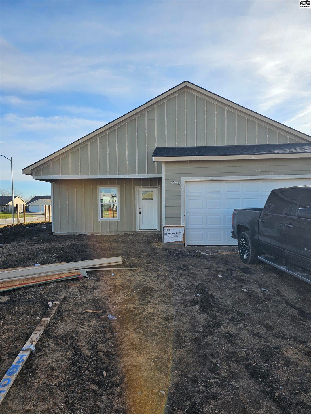 1001 Cherokee Rd, Mc Pherson, KS 67460 - photo 1