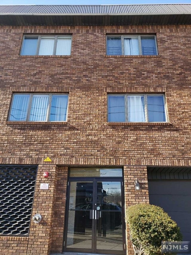 47 Bergen Blvd unit 2B, Fairview, NJ 07022 - photo 1