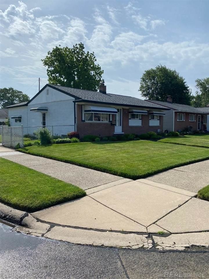 26490 Roberta St, Roseville, MI 48066 - photo 1