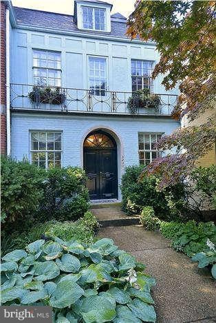 3230 Klingle Rd NW, Washington, DC 20008 - photo 1