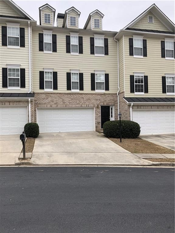 Townhome in Fairview Park