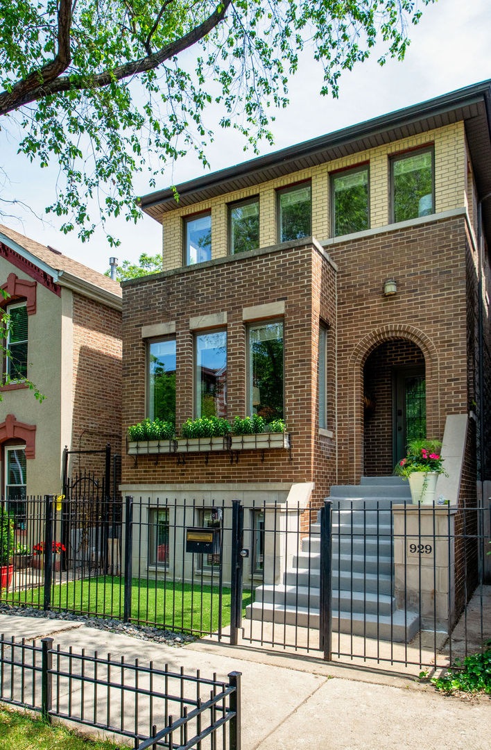 929 N Honore St, Chicago, IL 60622 - photo 1