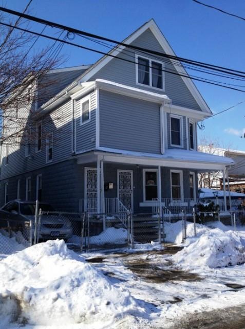 215 Read St unit 3, Bridgeport, CT 06607 - photo 1