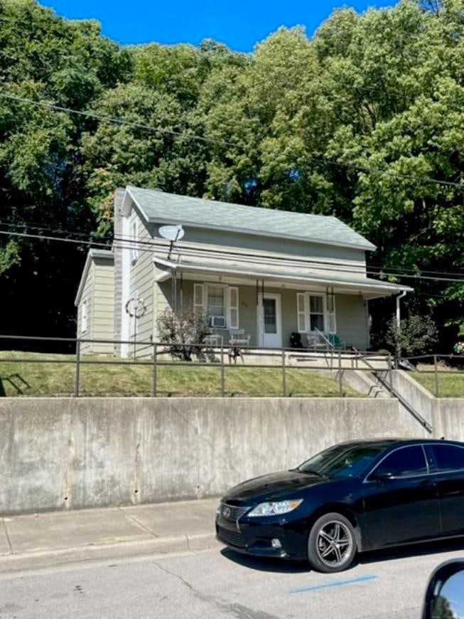 930 Mill St, Wabash, IN 46992 - photo 1