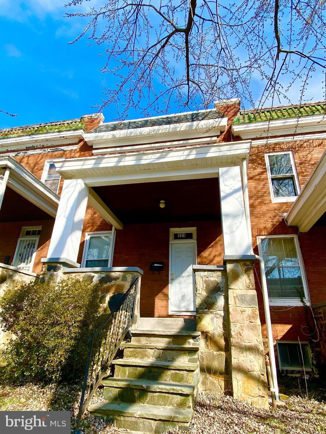 321 Marydell Rd, Baltimore, MD 21229 - photo 1