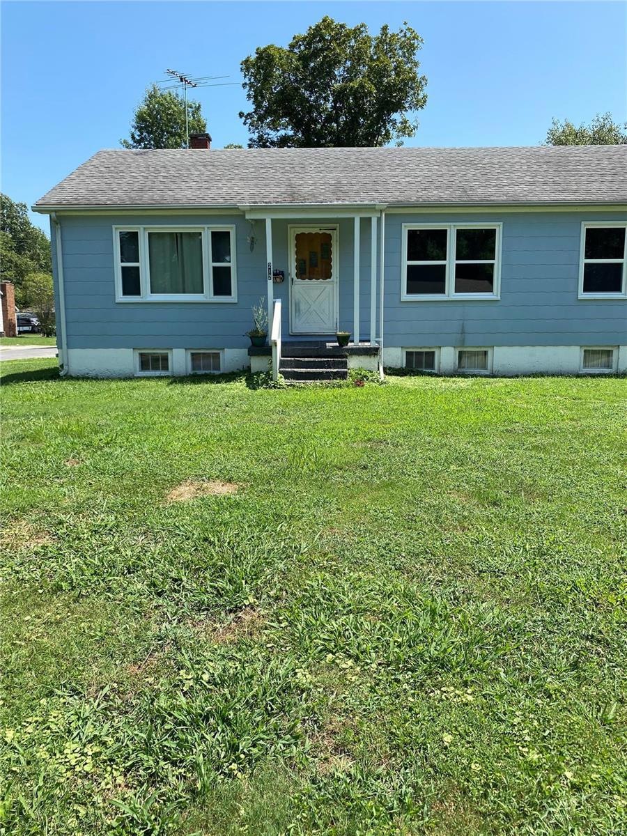 212 N Edison St, Freeburg, IL 62243 - photo 1