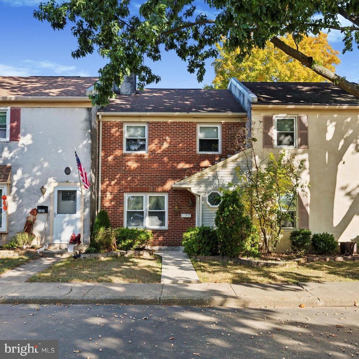 209 Lancaster Ct, Quakertown, PA 18951 - photo 1