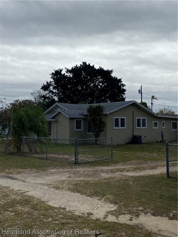 324 E Hibiscus St, Lake Placid, FL 33852 - photo 1