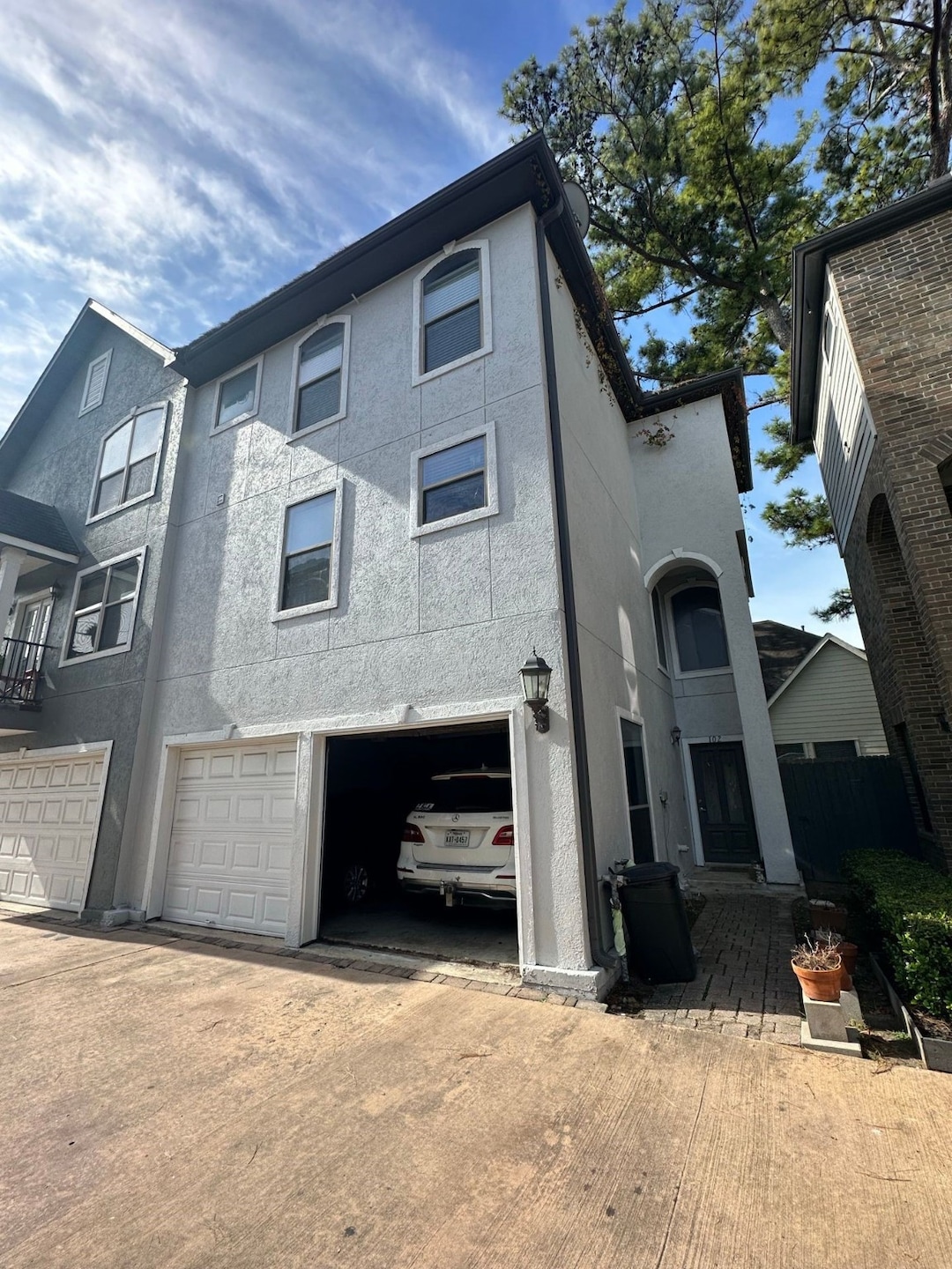 3 BEDROOM / 3.5 BATH TOWNHOME IN GATED COMMUNITY C