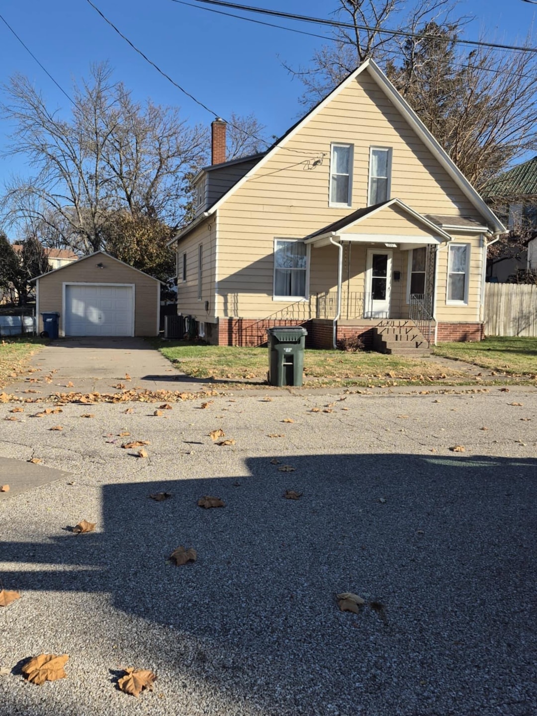 207 Parmalee St, Muscatine, IA 52761 - photo 1