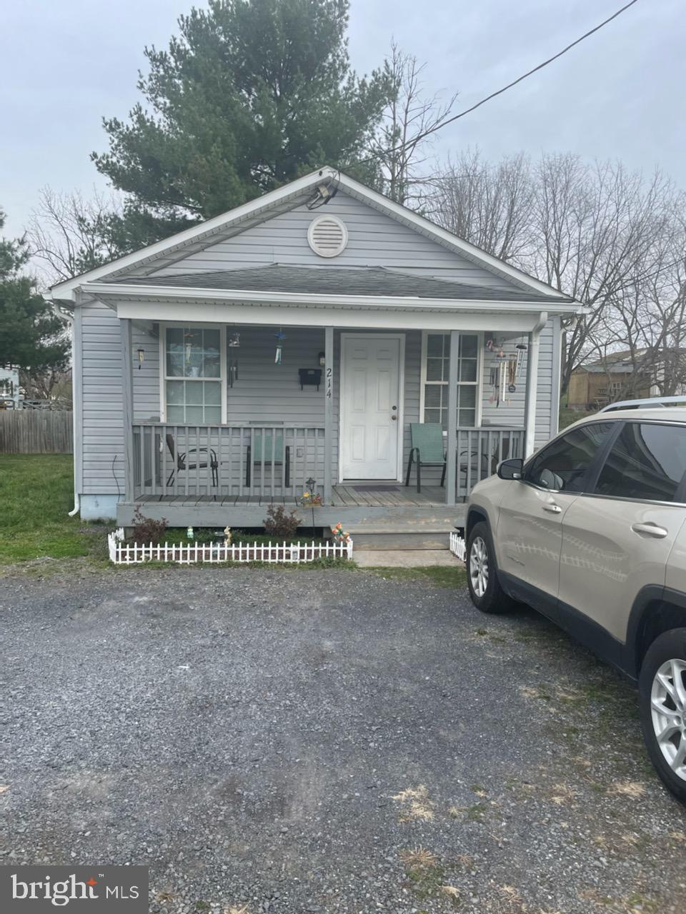 214 W 4th Ave, Ranson, WV 25438 - photo 1