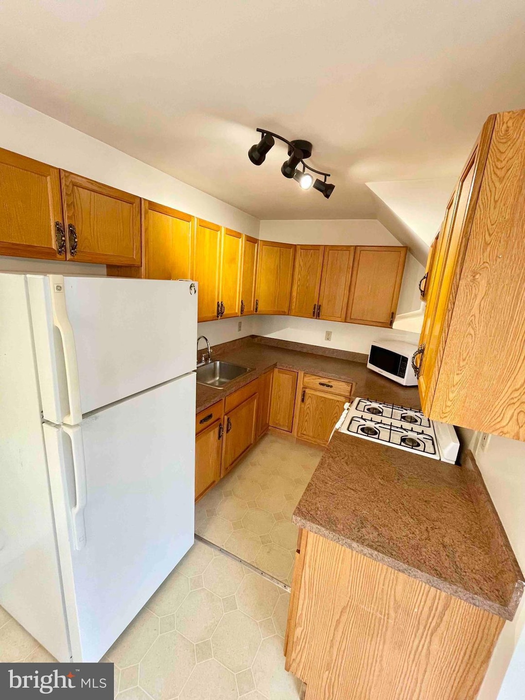 1324 28 W Nedro Ave unit 1, Philadelphia, PA 19141 - photo 1