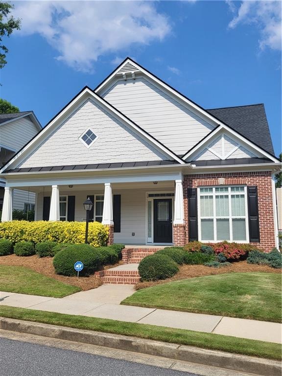 This Craftsman charmer is located in Avington, a popular swim / tennis community which boasts a wonderful S Forsyth location nearby all the everyday conveniences of shopping, great retail, restaurants, medical centers and more!