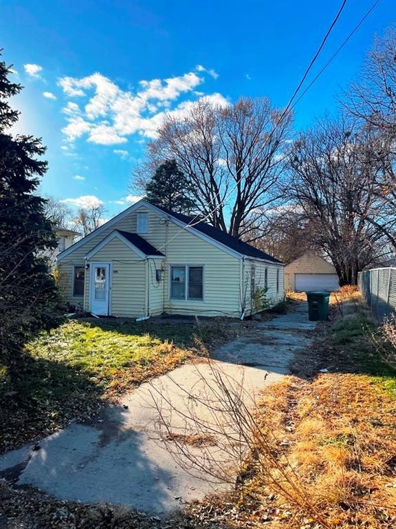 4270 NE 10th St, Des Moines, IA 50313 - photo 1