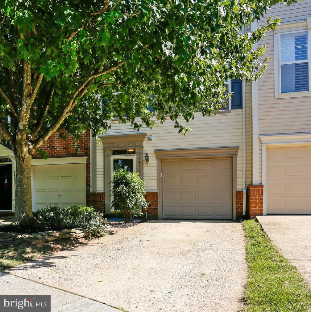 43153 Huntsman Square, Broadlands, VA 20148 - photo 1