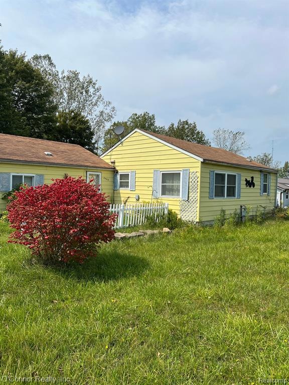 2409 Range Rd, Kimball, MI 48074 - photo 1