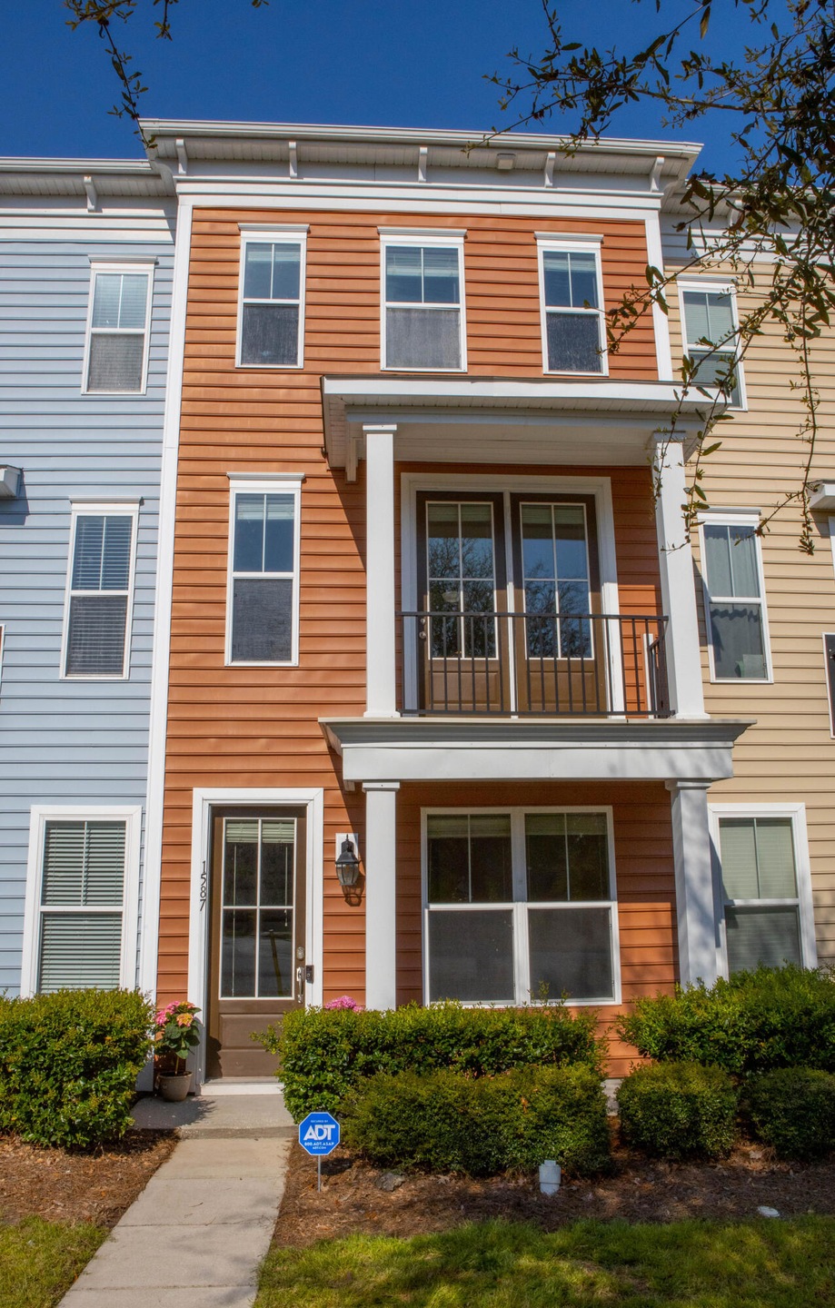 1587 Bluewater Ct - front