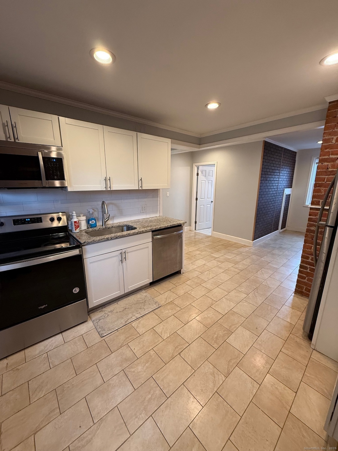 359 W Main St unit 1W, New Britain, CT 06052 - photo 1