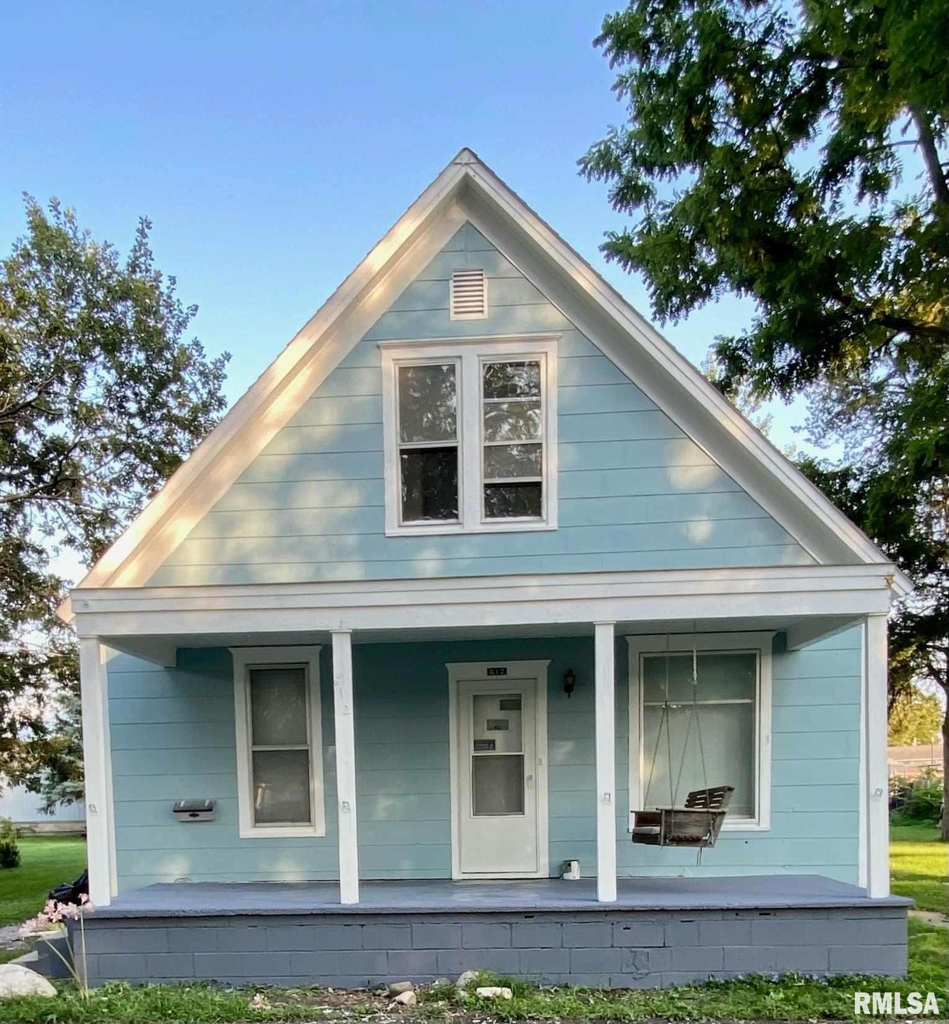 612 N Sherman St, Lincoln, IL 62656 - photo 1