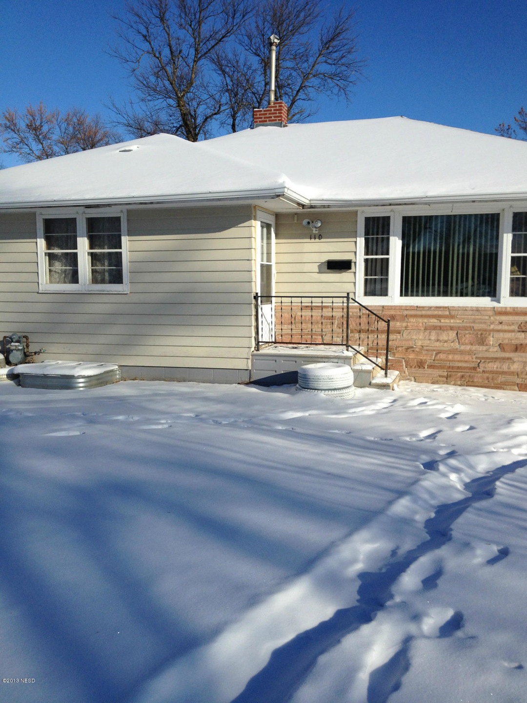 EXTERIOR FRONT VIEW